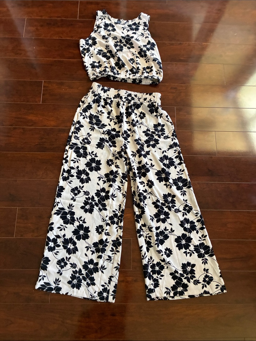 Women's Black & White Floral Wide-Leg Pants